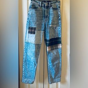 HOLLISTER Patchwork Ultra High Rise Mom Jeans 0R never worn